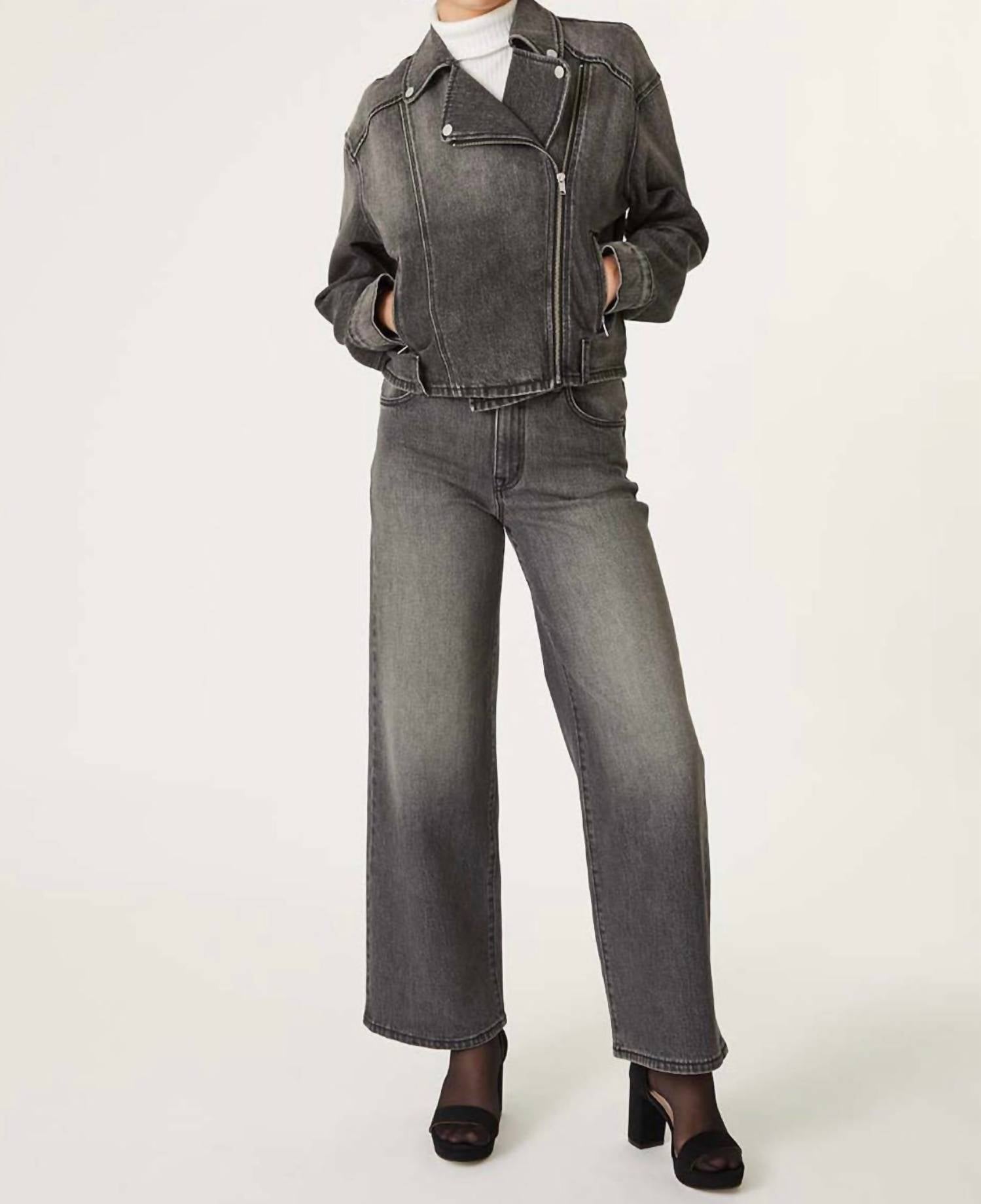 Сохо Пританые Широкие Джинсы в Пепельно-Сером Level99, серый
Сохо Пританые Широкие Джинсы в Пепельно-Сером Level99, серый