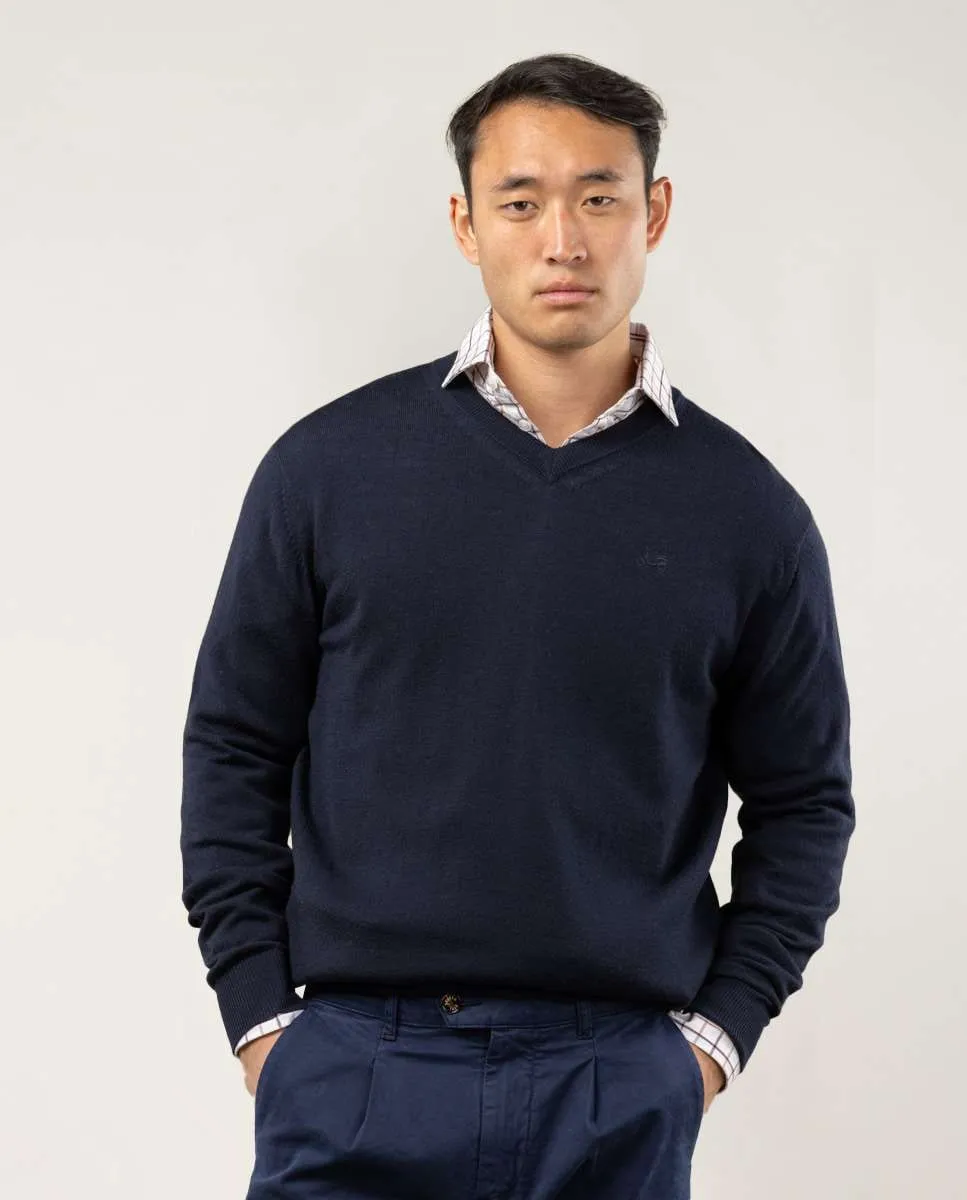 Мужской джемпер из мериносовой шерсти с V-образным вырезом Scotta 1985, темно-синий
Мужской джемпер из мериносовой шерсти с V-образным вырезом Scotta 1985, темно-синий