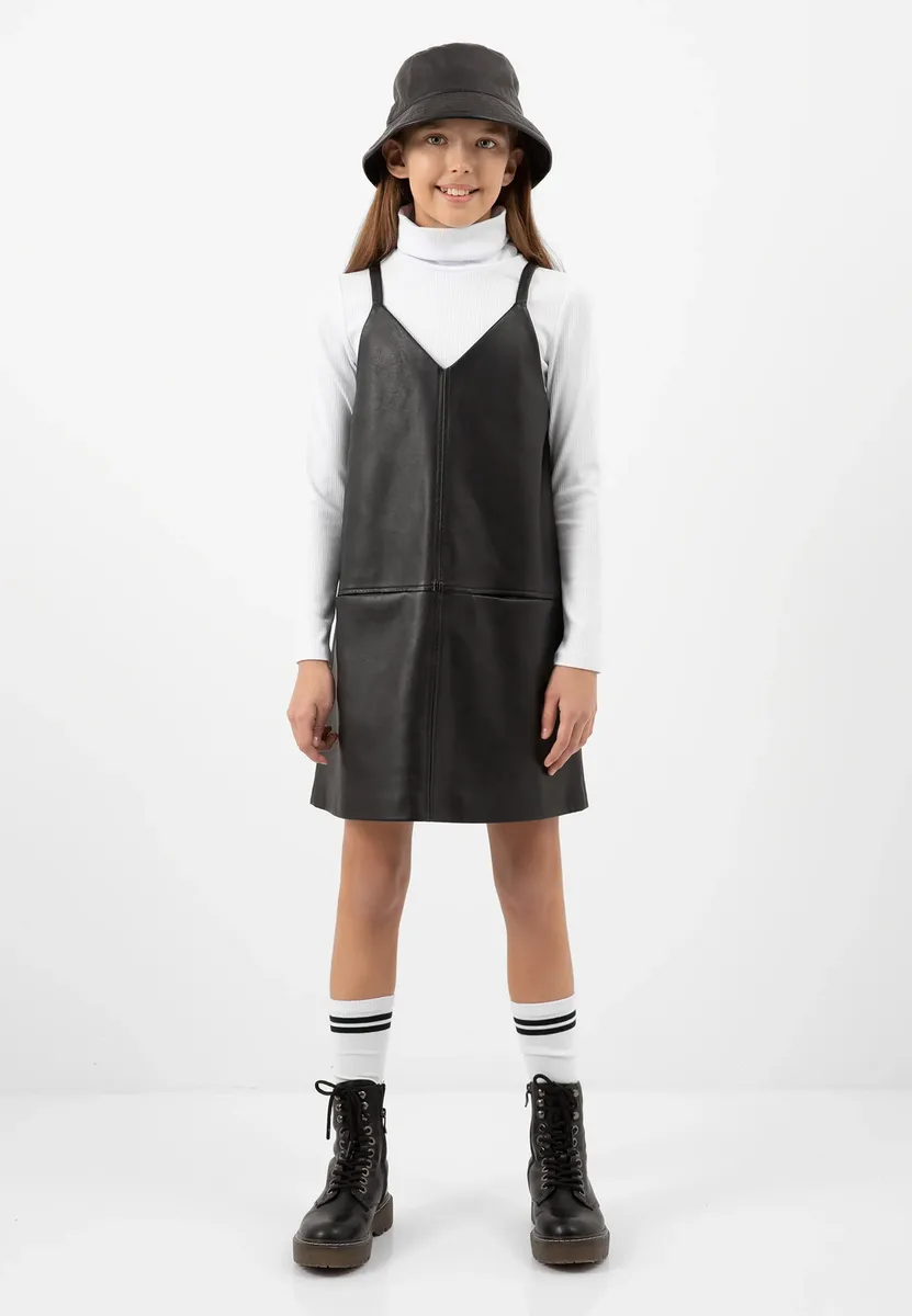 Трикотажное платье Гулливер из мягкой искусственной кожи Gulliver, черный
Трикотажное платье Гулливер из мягкой искусственной кожи Gulliver, черный