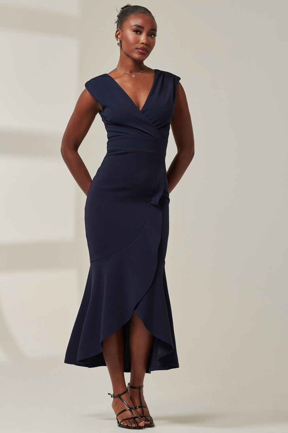 Длинное платье без рукавов Tara с драпировкой Jolie Moi, синий
Длинное платье без рукавов Tara с драпировкой Jolie Moi, синий