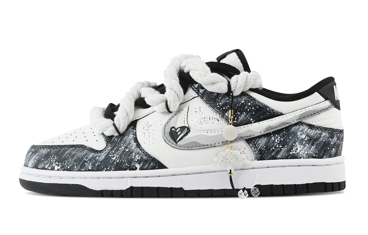 Nike Данк Харт Рейн нескользящие устойчивые к истиранию низкие скейтборд кроссовки унисекс черно-белые, цвет Black White
Nike Данк Харт Рейн нескользящие устойчивые к истиранию низкие скейтборд кроссовки унисекс черно-белые, цвет Black White