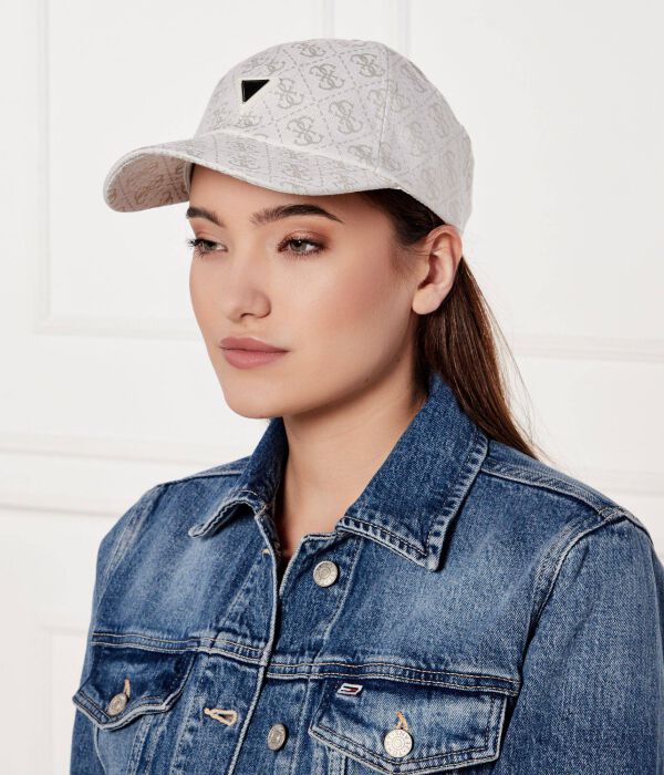 Бейсболка Guess Active, белый
Бейсболка Guess Active, белый