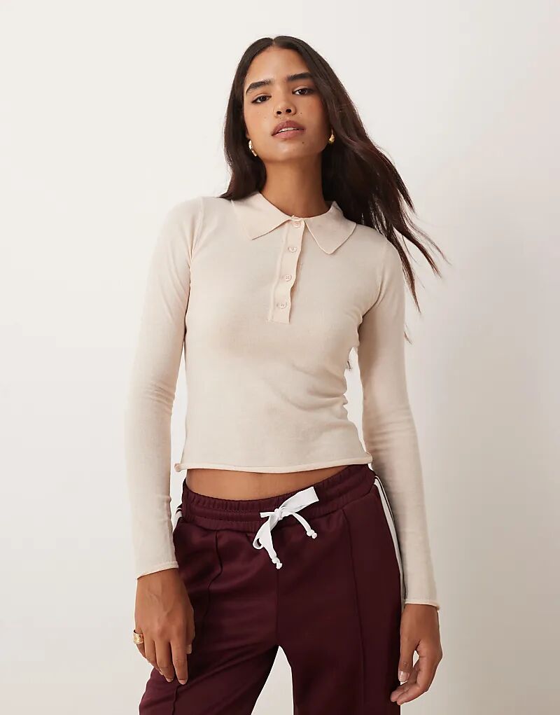 Топ-поло тонкой вязки SNDYS бежевого цвета с воротником
Топ-поло тонкой вязки SNDYS бежевого цвета с воротником