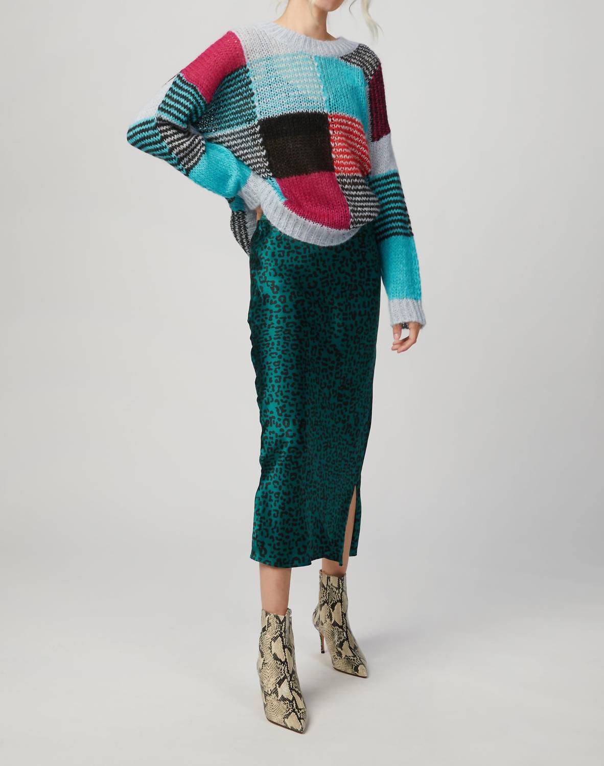 Юбка-миди Jessica в изумрудно-леопардовом цвете Cami NYC
Юбка-миди Jessica в изумрудно-леопардовом цвете Cami NYC