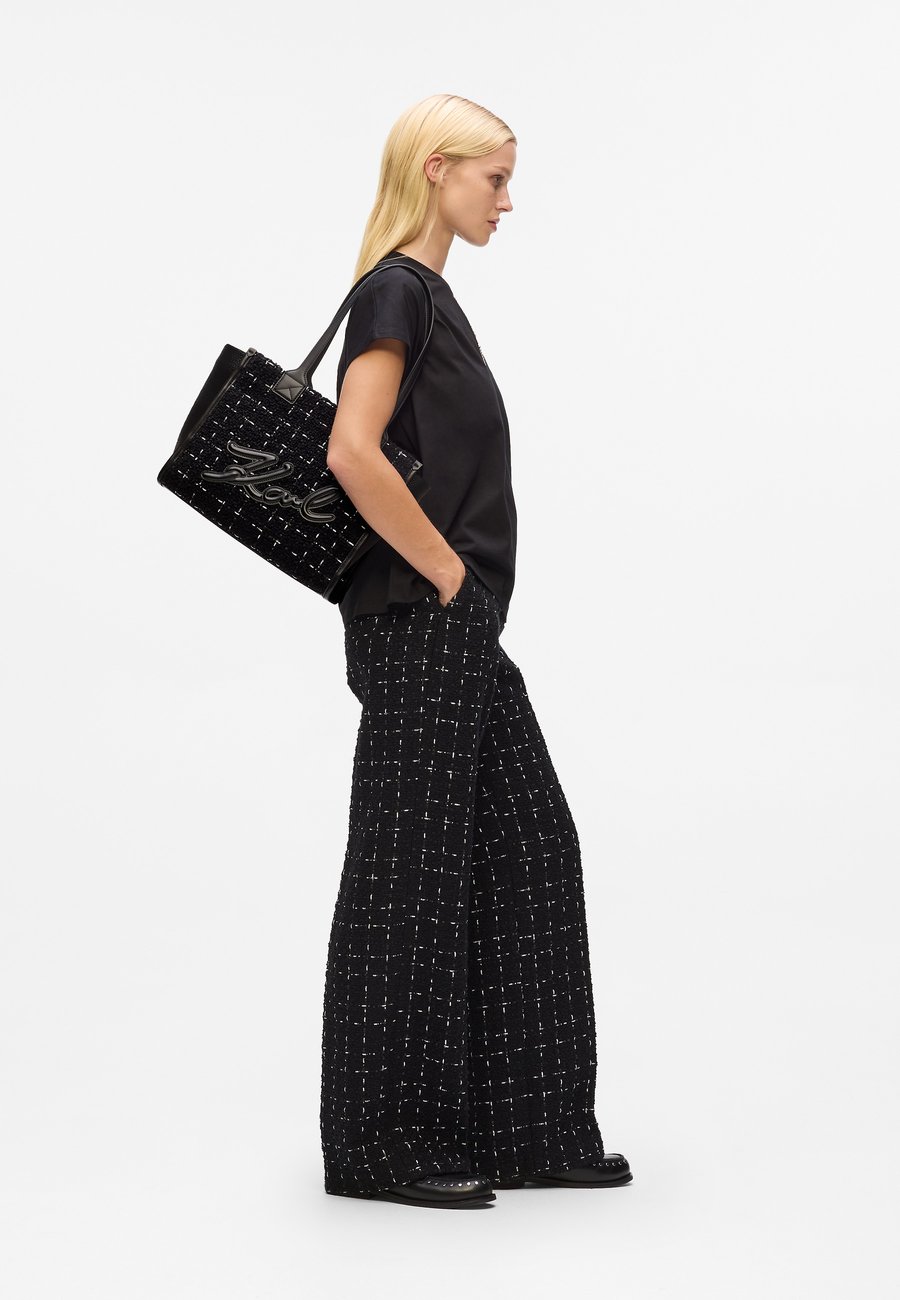 Сумка-шоппер KARL LAGERFELD SKUARE BOUCLE, Black
Сумка-шоппер KARL LAGERFELD SKUARE BOUCLE, Black