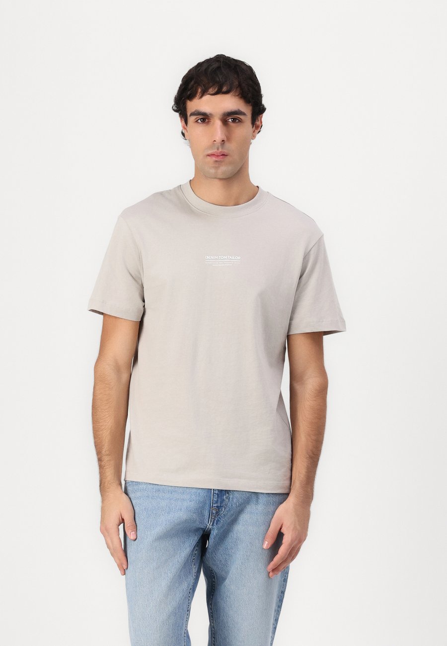 Футболка TOM TAILOR DENIM RELAXED PRINTED, Light Dove Grey/Light Grey, Серый, Футболка TOM TAILOR DENIM RELAXED PRINTED, Light Dove Grey/Light Grey
Футболка TOM TAILOR DENIM RELAXED PRINTED, Light Dove Grey/Light Grey, Серый, Футболка TOM TAILOR DENIM RELAXED PRINTED, Light Dove Grey/Light Grey