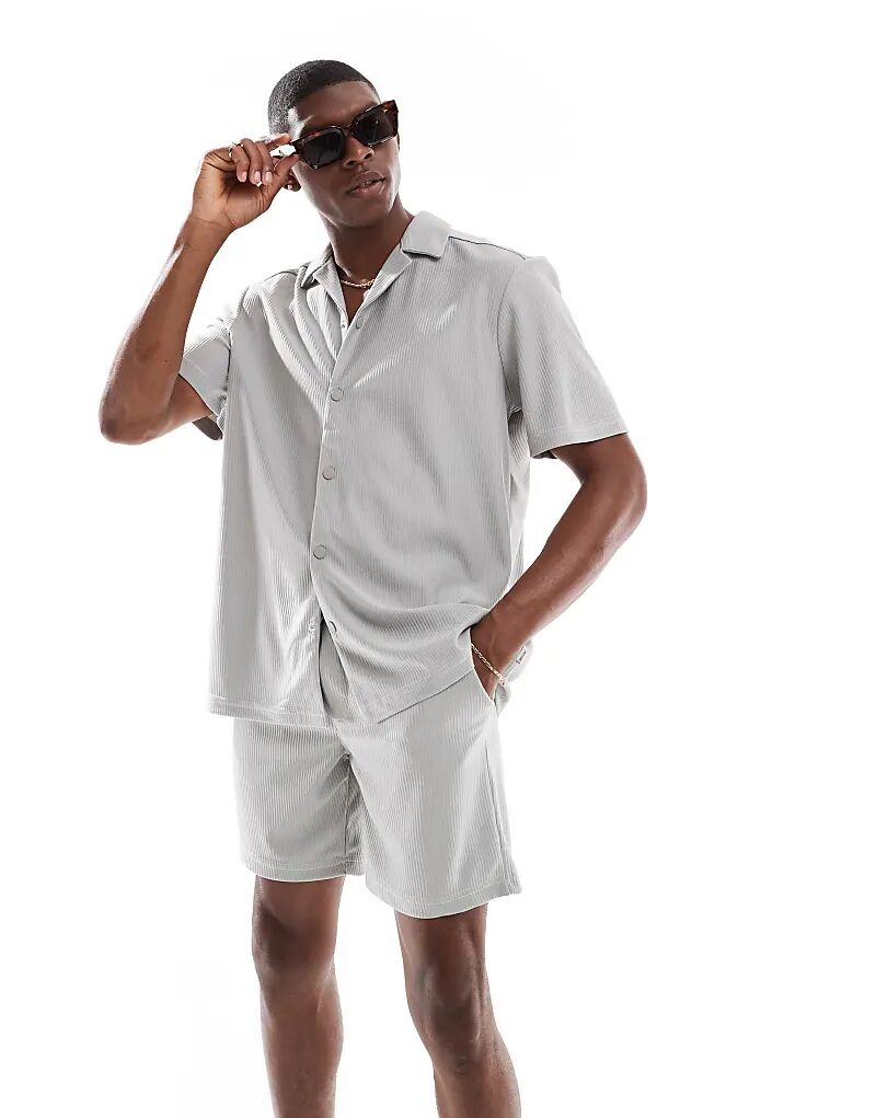 Плиссированные шорты от комплекта ONLY & SONS серого цвета
Плиссированные шорты от комплекта ONLY & SONS серого цвета