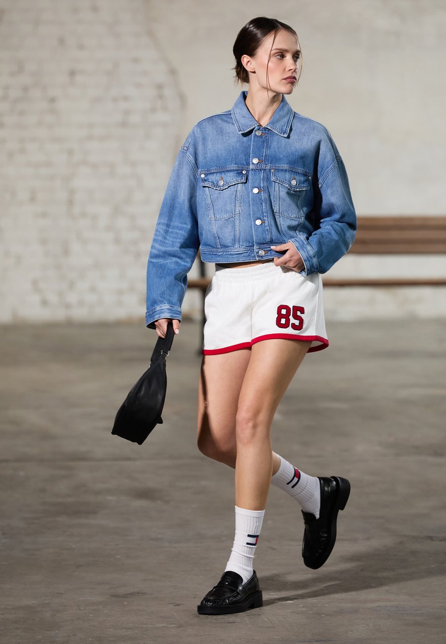 Шорты Tommy Jeans EXCLUSIVE GIRL 85, Ecru/Primary Red/Off-White
Шорты Tommy Jeans EXCLUSIVE GIRL 85, Ecru/Primary Red/Off-White