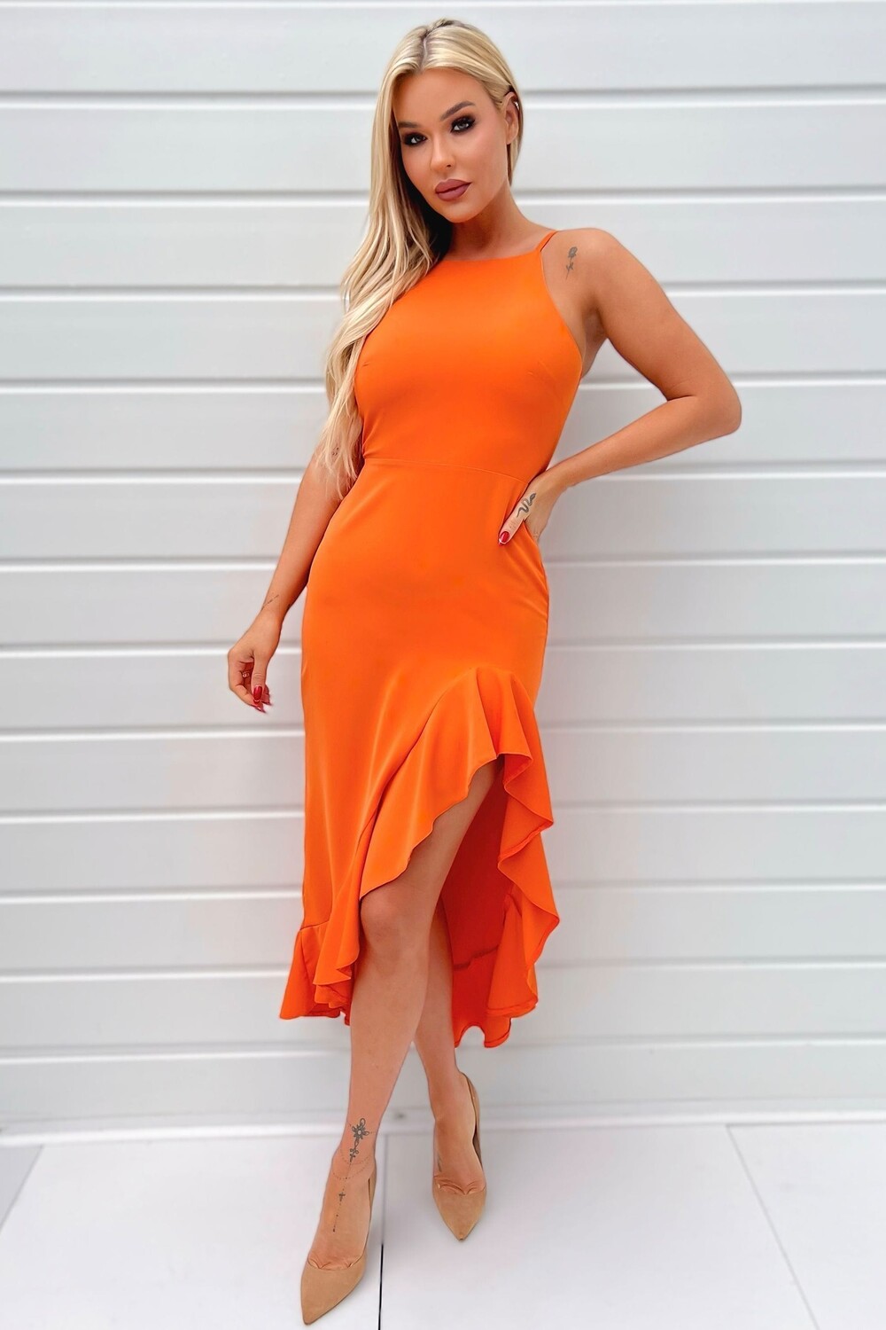 Платье миди с высоким вырезом и рюшой внизу Ax Paris, оранжевый
Платье миди с высоким вырезом и рюшой внизу Ax Paris, оранжевый