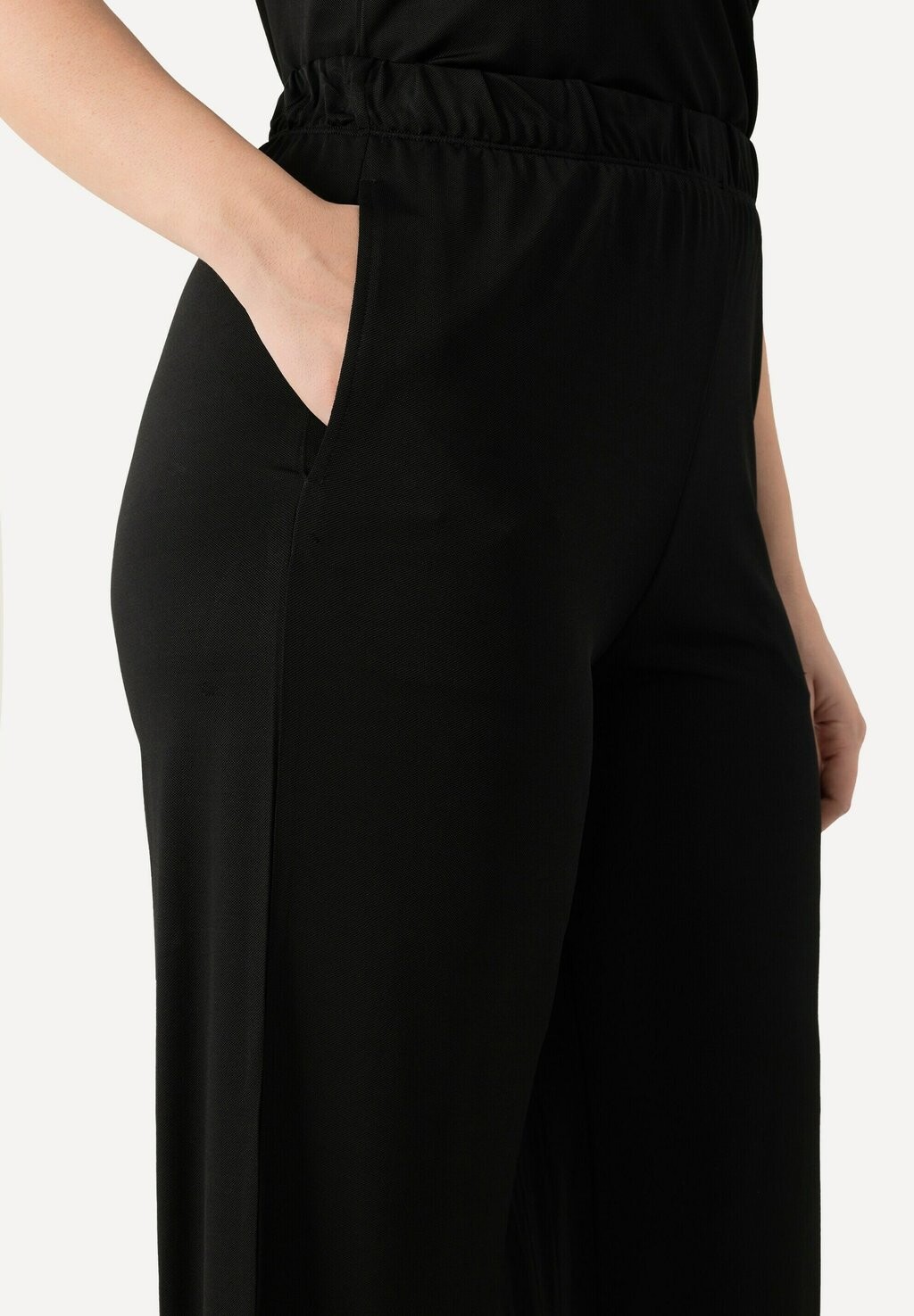 Брюки JUPE-CULOTTE FLUIDE LARGE TAILLE ÉLASTIQUE Ulla Popken, черный
Брюки JUPE-CULOTTE FLUIDE LARGE TAILLE ÉLASTIQUE Ulla Popken, черный