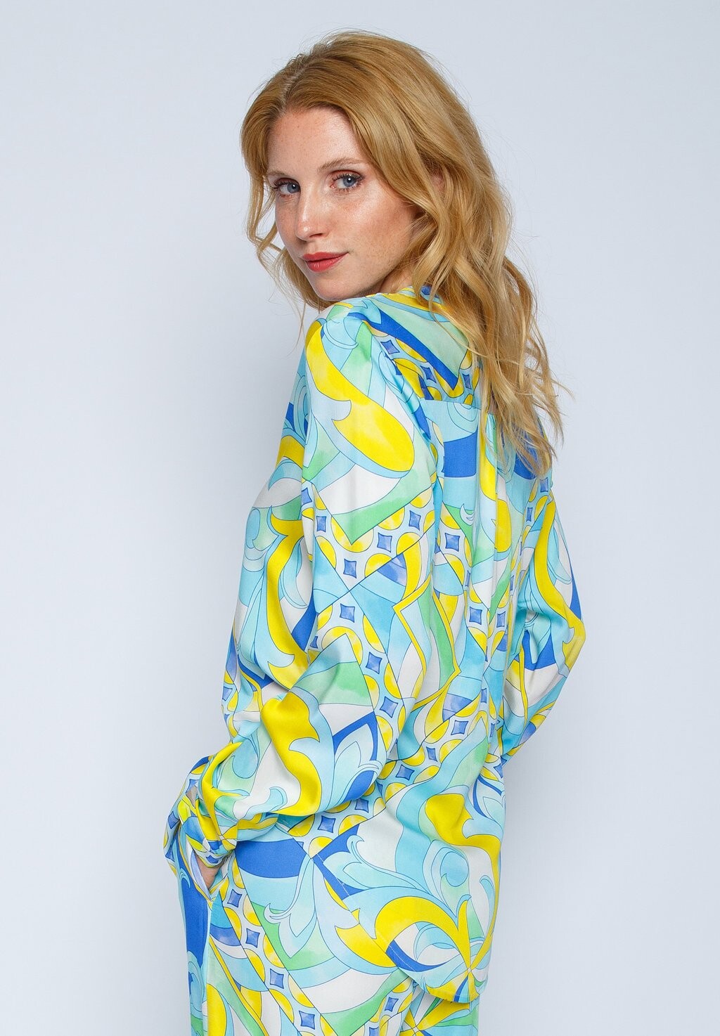 Блуза Emily van den Bergh, мультиколор
Блуза Emily van den Bergh, мультиколор