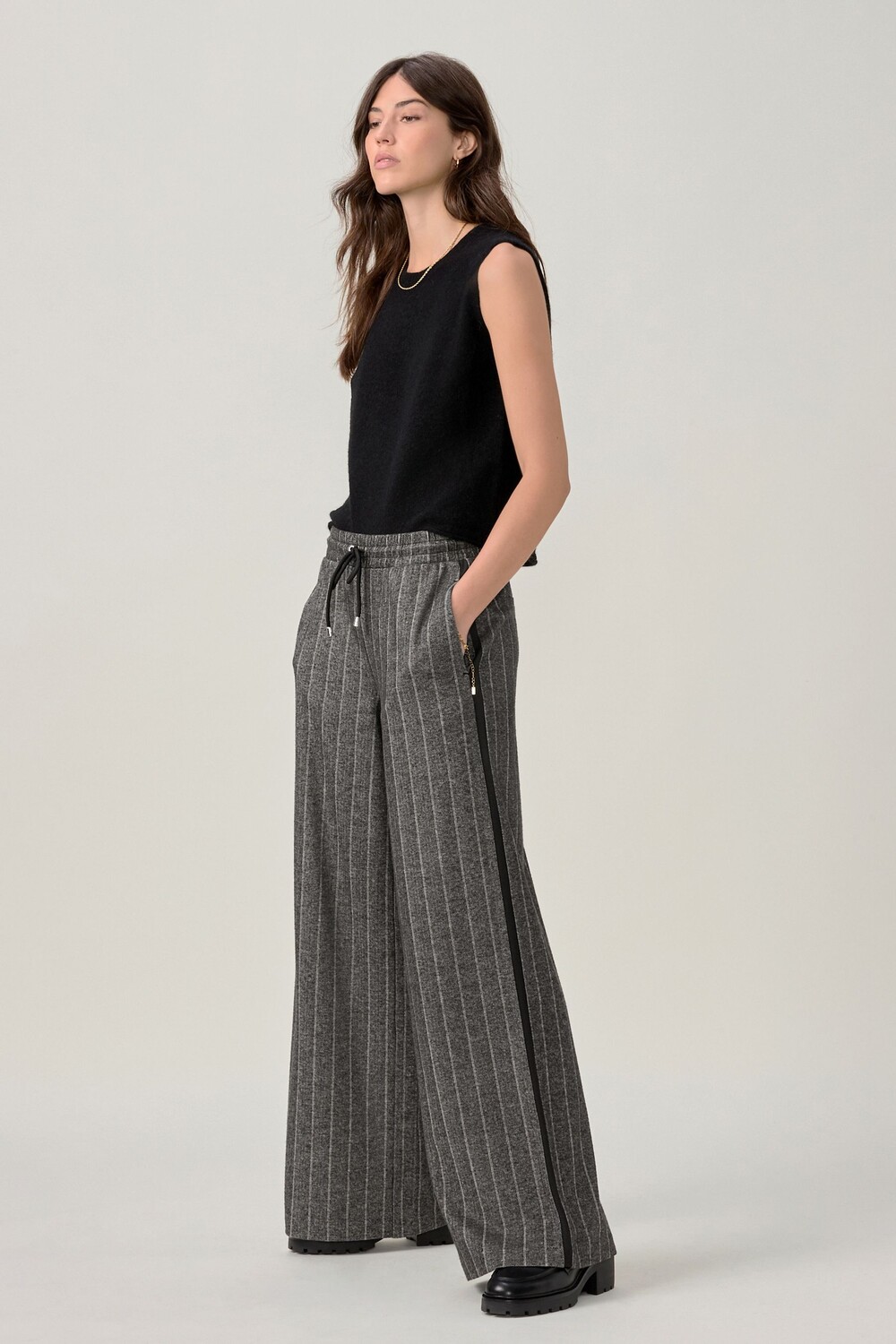 Широкие брюки из ворсистого джерси Next, серый
Широкие брюки из ворсистого джерси Next, серый