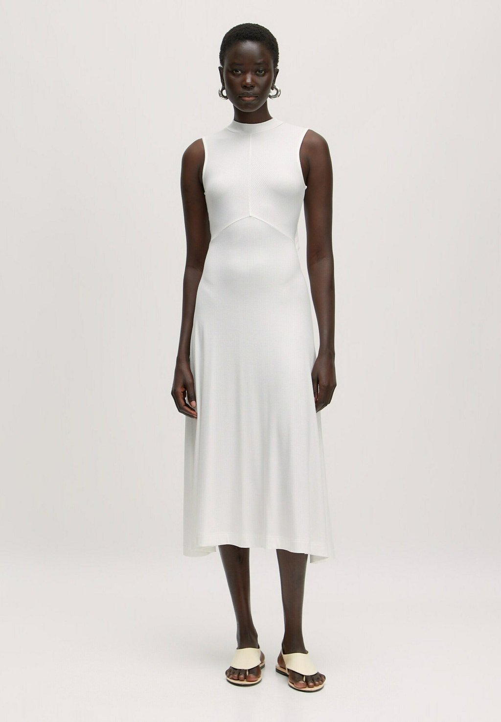 Платье-джемпер Shift dress EDITED, белый
Платье-джемпер Shift dress EDITED, белый