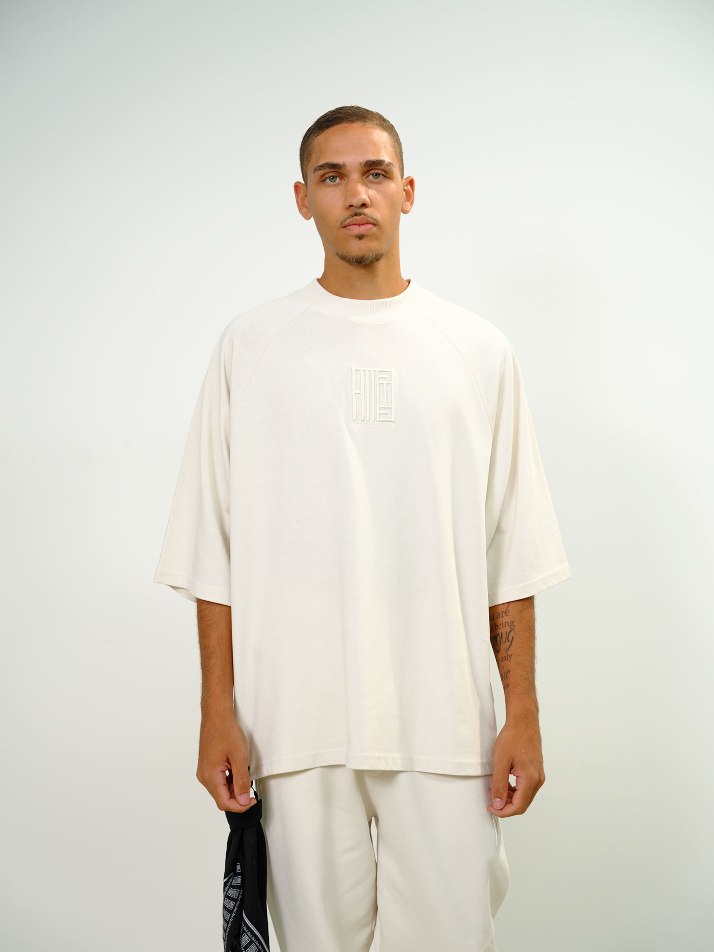 Alessandro Magno Футболка 'CORE 2.0' в цвете Off White
Alessandro Magno Футболка 'CORE 2.0' в цвете Off White