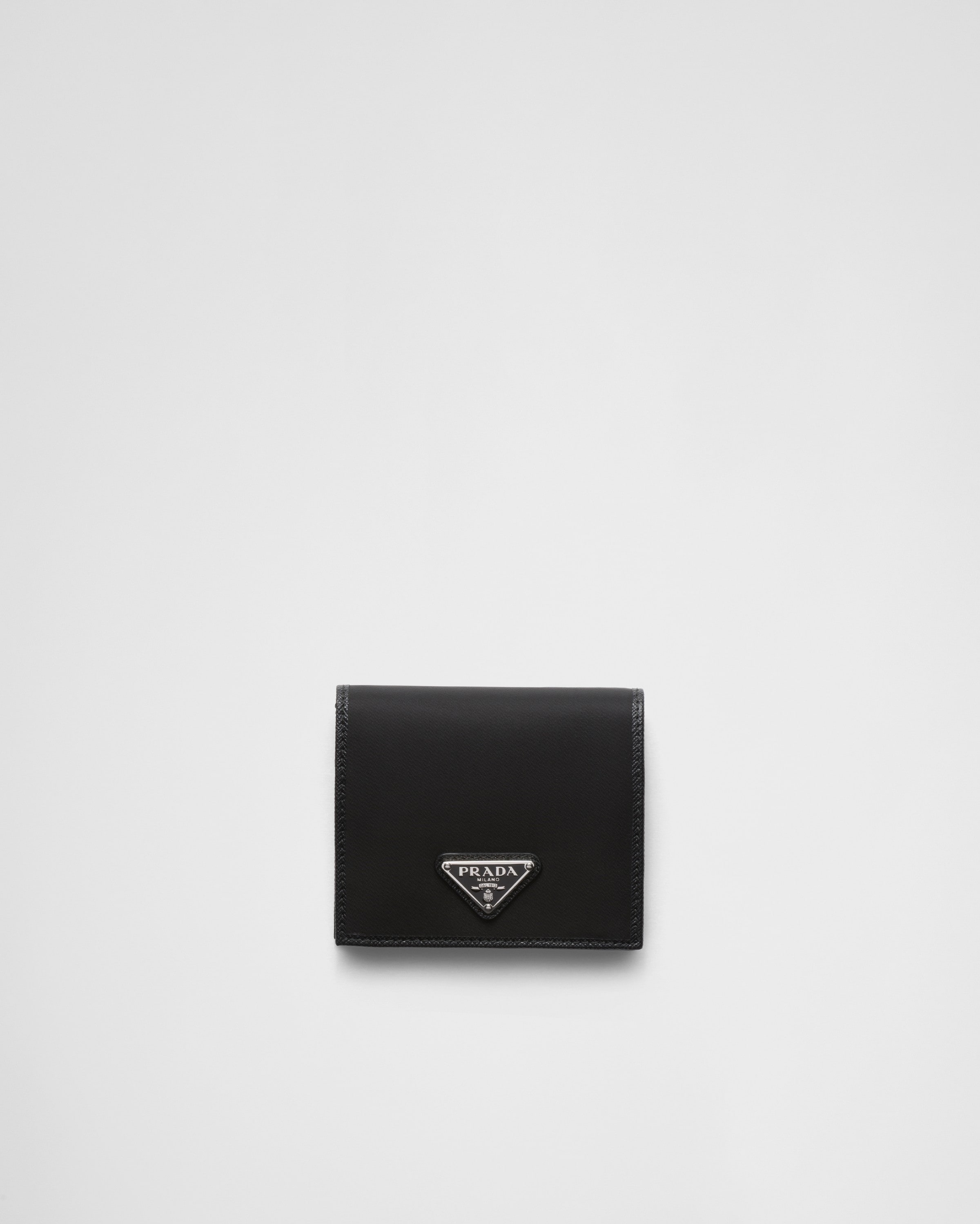 Кошелек Re-Nylon Prada, черный
Кошелек Re-Nylon Prada, черный