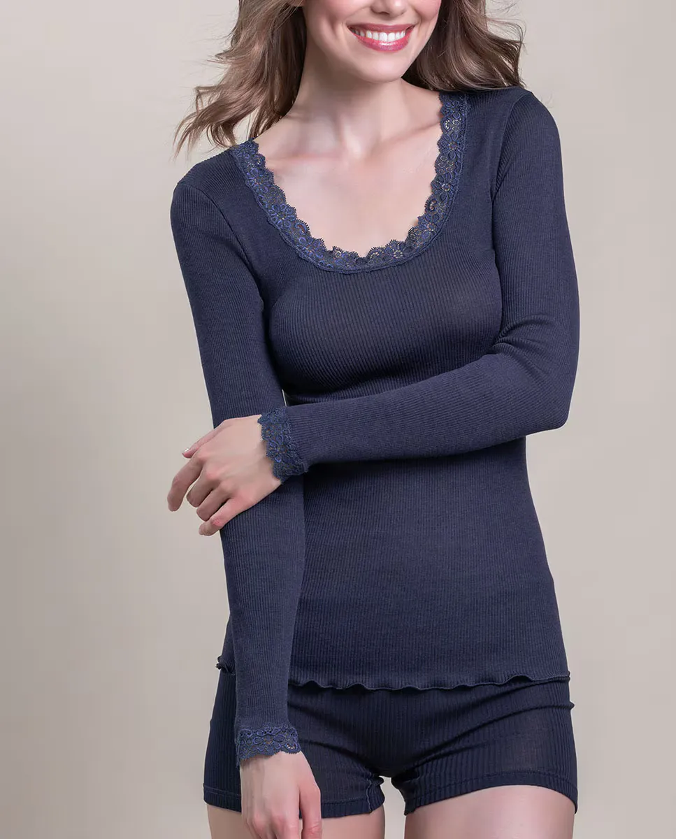 Женская плиссированная майка с длинными рукавами и кружевом по краям Vittoria B. Intimo, темно-синий
Женская плиссированная майка с длинными рукавами и кружевом по краям Vittoria B. Intimo, темно-синий