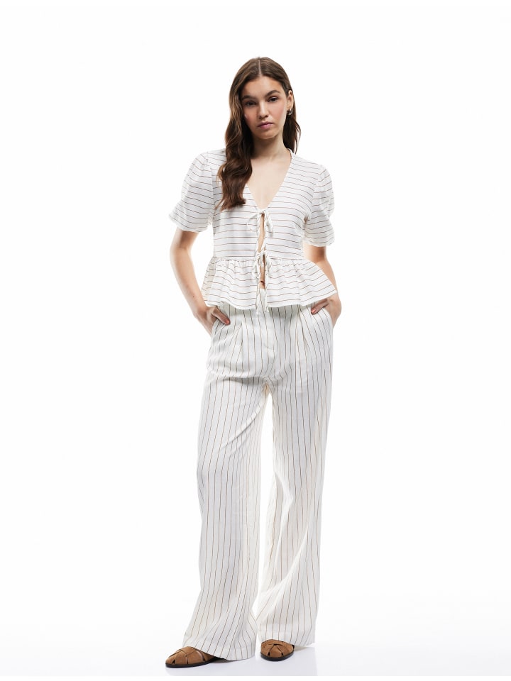 Блузка SS в бежевую полоску KOTON
Блузка SS в бежевую полоску KOTON