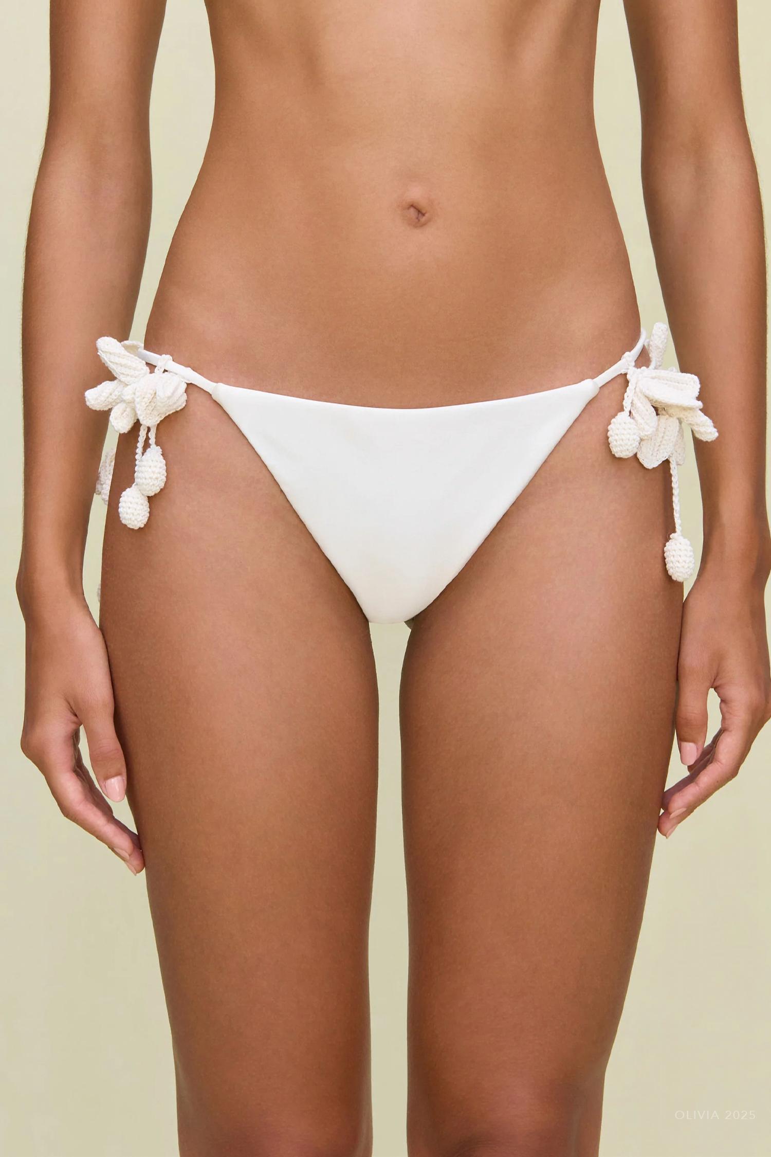 Эстрелла Бикини Боттом в цвете офф-уайт Cult Gaia, белый
Эстрелла Бикини Боттом в цвете офф-уайт Cult Gaia, белый