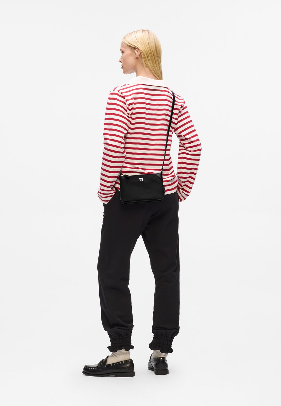 Сумка кросс-боди KARL LAGERFELD IKON PIN POUCH, Black
Сумка кросс-боди KARL LAGERFELD IKON PIN POUCH, Black