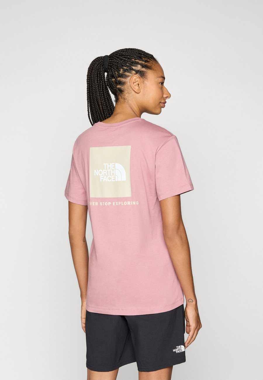 Футболка The North Face BOX RELAXED TEE, Nostalgia Rose/Gravel/Light Pink
Футболка The North Face BOX RELAXED TEE, Nostalgia Rose/Gravel/Light Pink