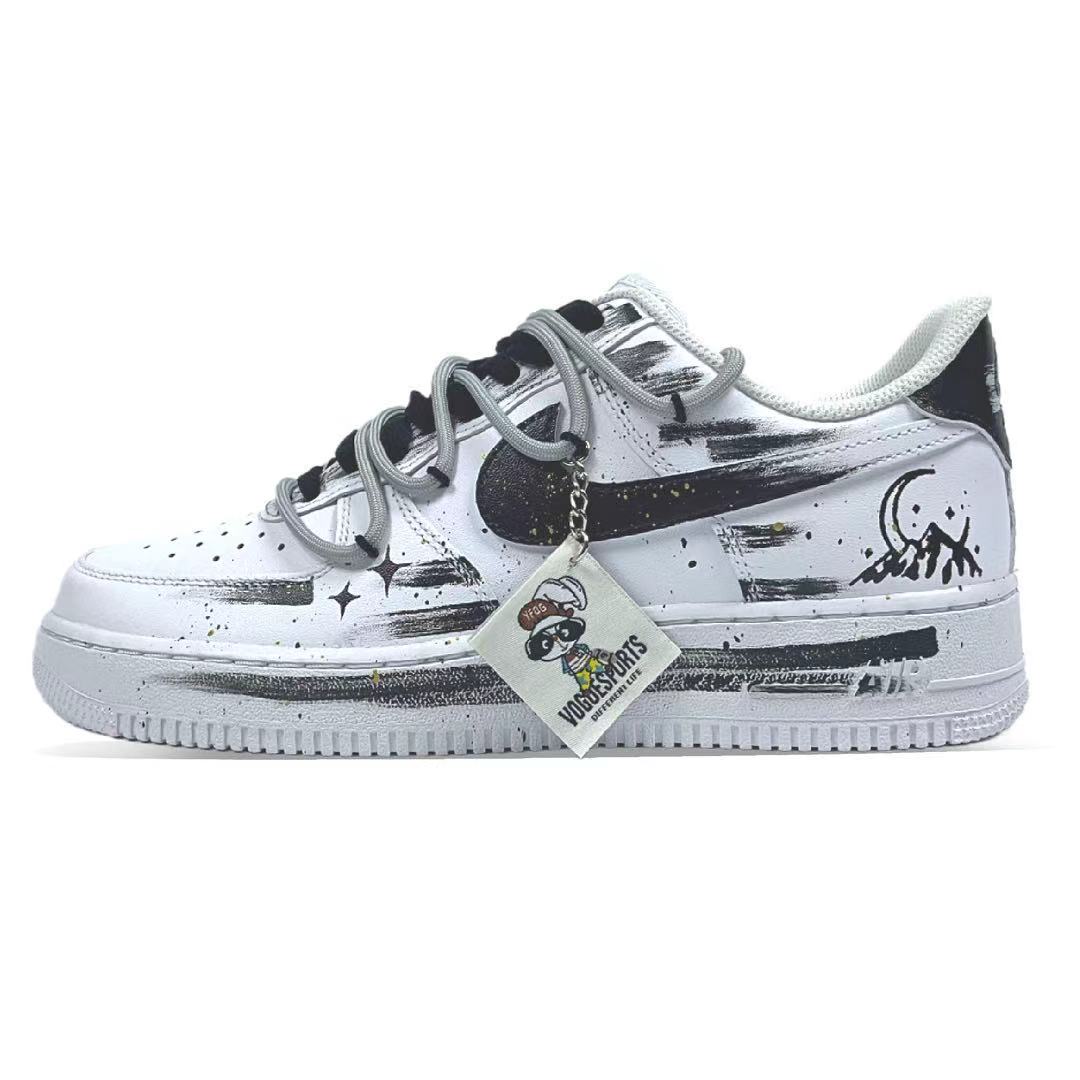Nike Кроссовки Air Force 1 Mountain Moon Brush Leather Abrasion Resistant Low top мужские бело-черные
Nike Кроссовки Air Force 1 Mountain Moon Brush Leather Abrasion Resistant Low top мужские бело-черные