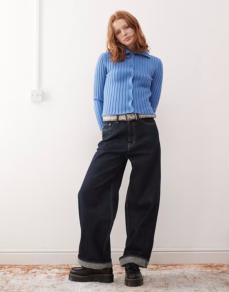 Кардиган Weekday Jackie в рубчик с высоким воротом, синего цвета
Кардиган Weekday Jackie в рубчик с высоким воротом, синего цвета