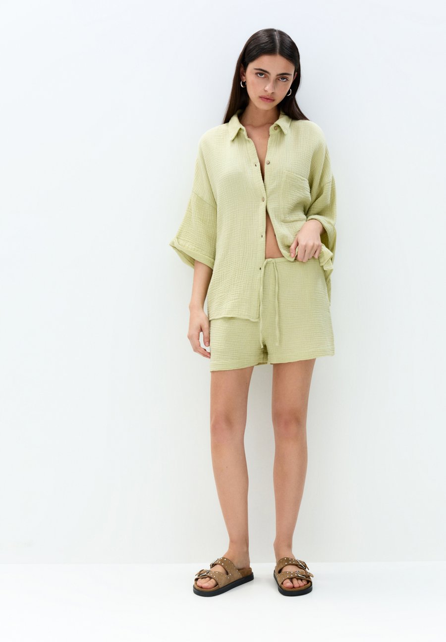 Шорты PULL&BEAR TEXTURED, Green
Шорты PULL&BEAR TEXTURED, Green