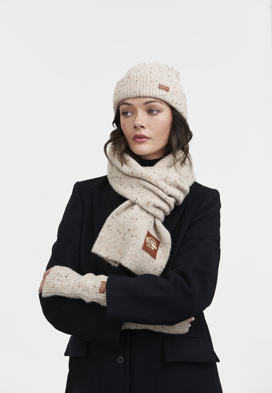 Шапка FABLE ENGLAND KNITTED, Taupe
Шапка FABLE ENGLAND KNITTED, Taupe