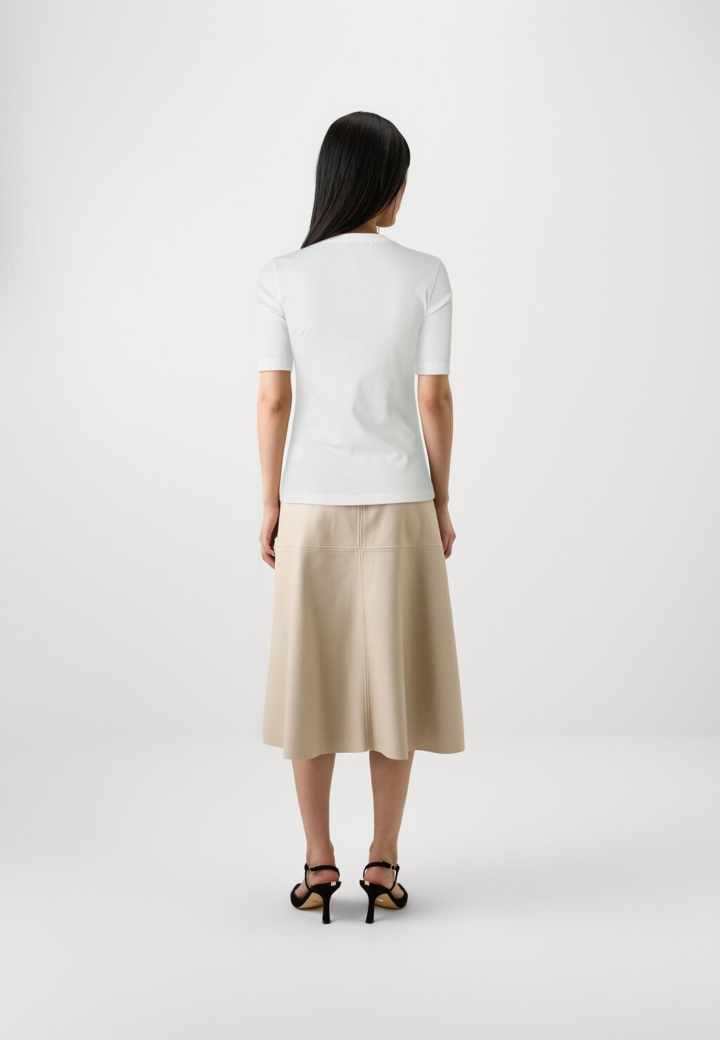 Простая футболка KRISTIN IVY OAK, белый
Простая футболка KRISTIN IVY OAK, белый