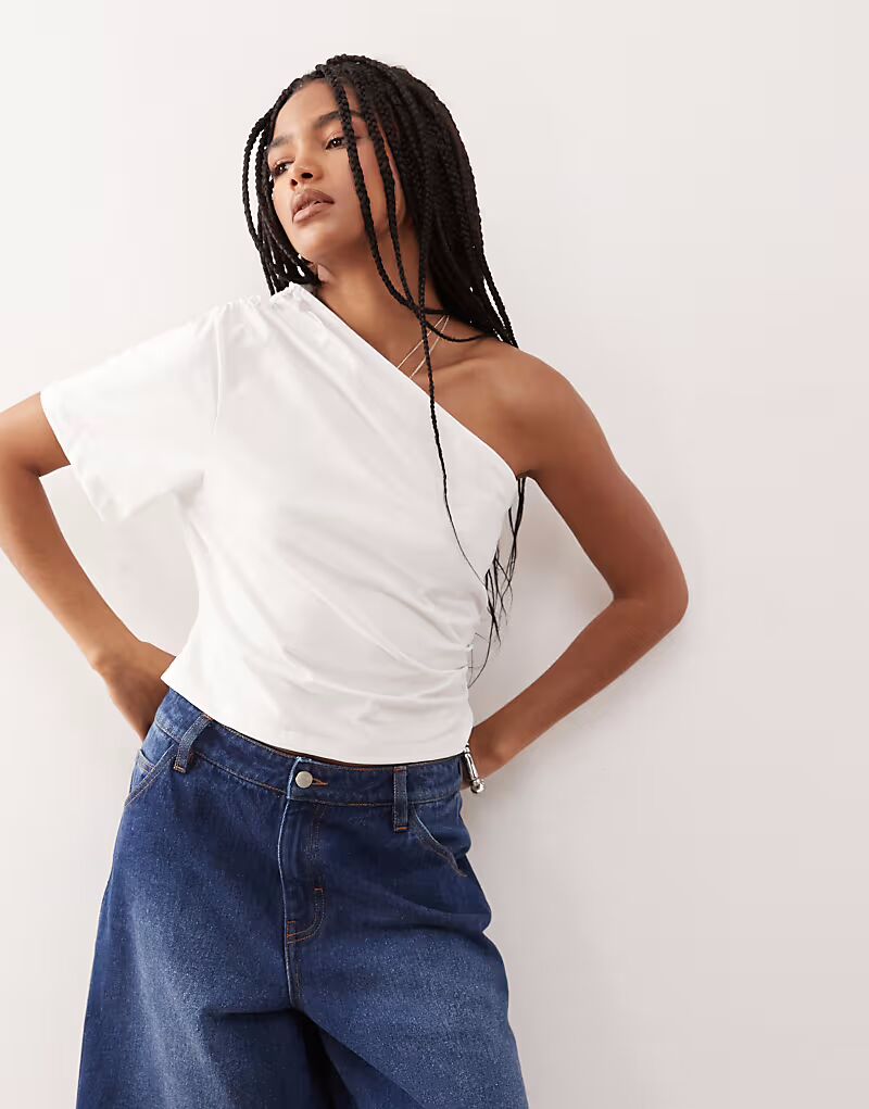 Асимметричный топ Reclaimed Vintage на одно плечо со сборками цвета экрю
Асимметричный топ Reclaimed Vintage на одно плечо со сборками цвета экрю