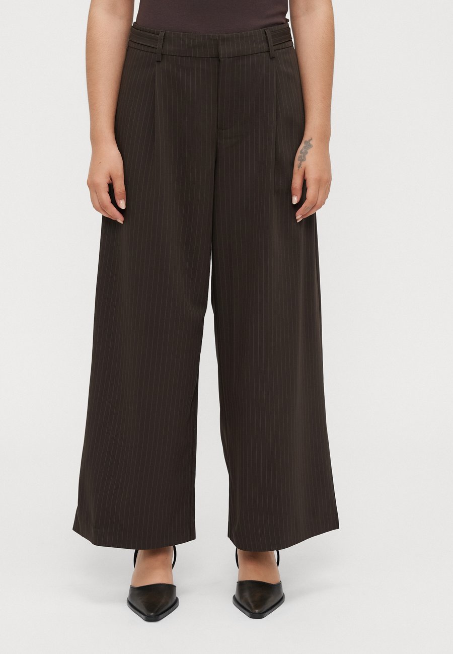 Брюки ONLY Petite ONLALDEN LIFE WIDE , Mole /Dark Brown
Брюки ONLY Petite ONLALDEN LIFE WIDE , Mole /Dark Brown