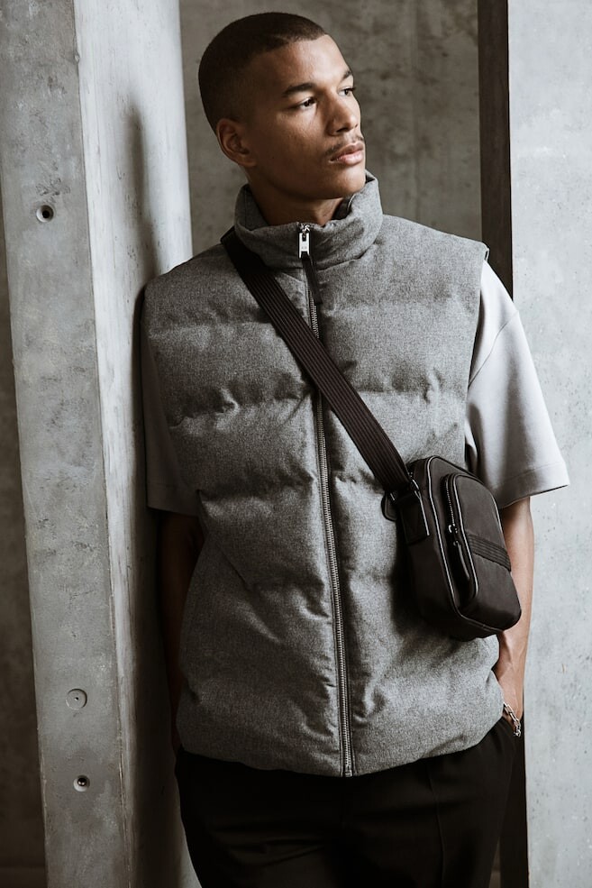 Водоотталкивающий пуховик стандартного кроя H&M, серый
Водоотталкивающий пуховик стандартного кроя H&M, серый