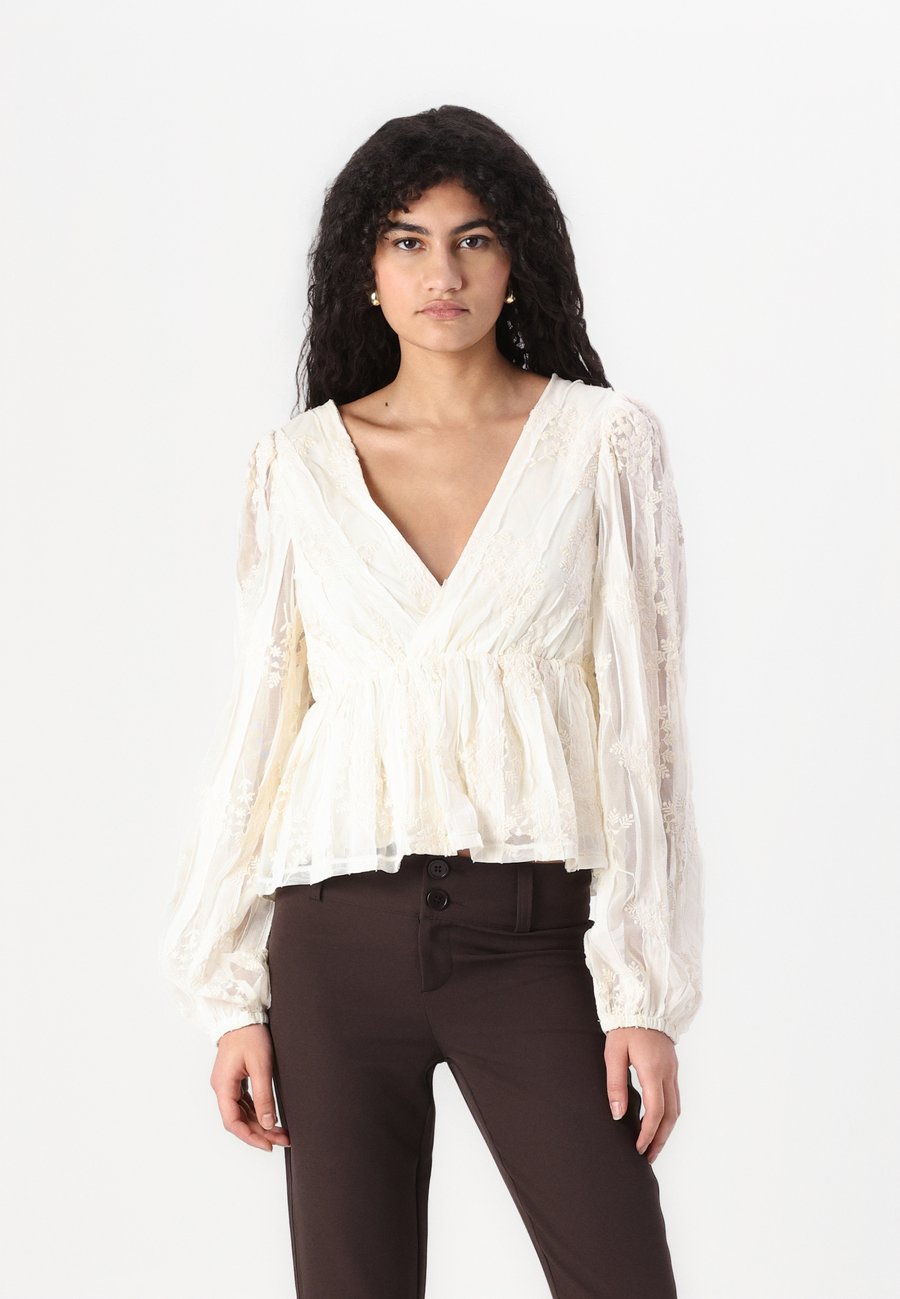 Блуза Gina Tricot Blouse, Ecru/Off-White
Блуза Gina Tricot Blouse, Ecru/Off-White