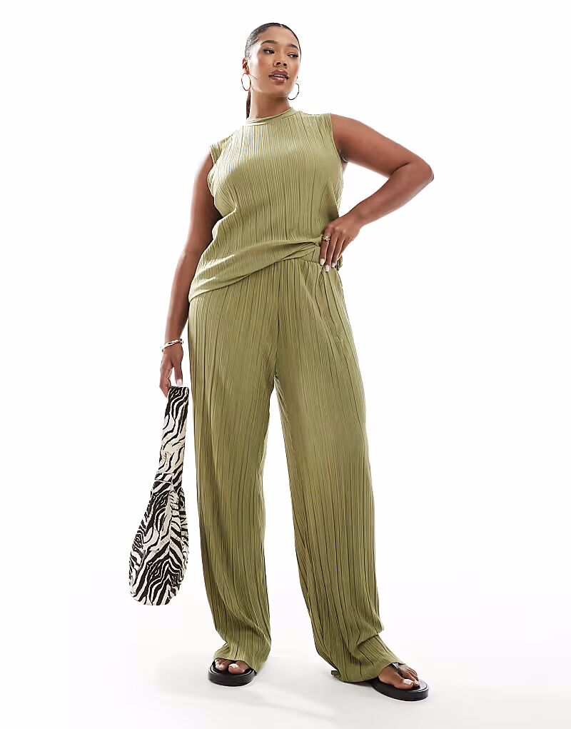Плиссированные брюки цвета хаки Vero Moda Curve
Плиссированные брюки цвета хаки Vero Moda Curve