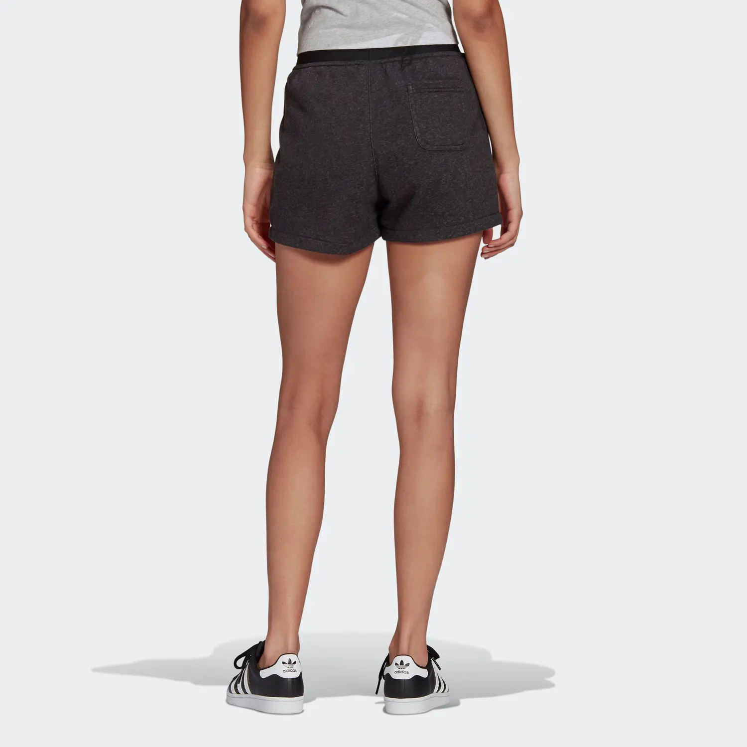 Повседневные шорты женские черные Adidas Originals
Повседневные шорты женские черные Adidas Originals