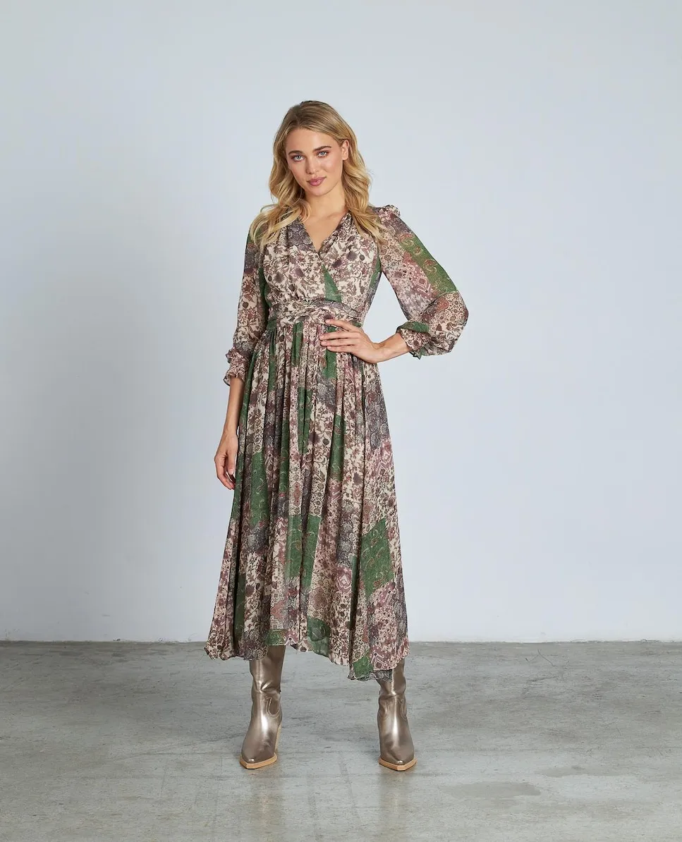 Длинное платье с расклешенной юбкой и полупрозрачными пышными рукавами Alma en Pena, зеленый
Длинное платье с расклешенной юбкой и полупрозрачными пышными рукавами Alma en Pena, зеленый