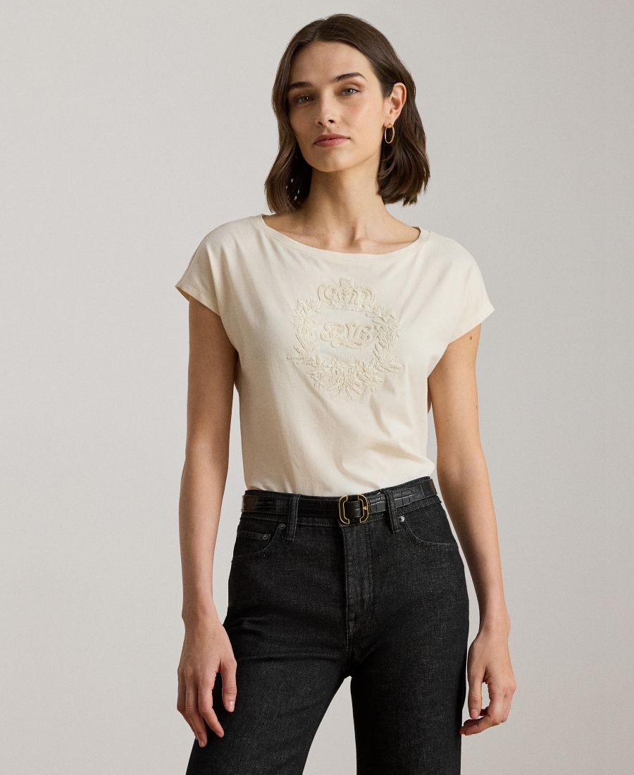 Женская трикотажная футболка с вырезом-лодочкой и пайетками, размеры P/XS-XXL Lauren Ralph Lauren, Mascarpone Cream
Женская трикотажная футболка с вырезом-лодочкой и пайетками, размеры P/XS-XXL Lauren Ralph Lauren, Mascarpone Cream