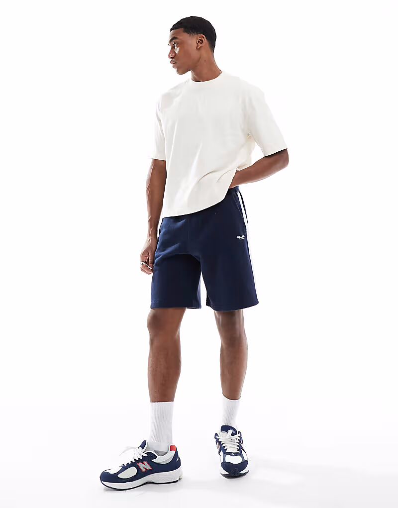 Свободные шорты Hollister с логотипом и полосками по бокам в темно-синем цвете 
Свободные шорты Hollister с логотипом и полосками по бокам в темно-синем цвете