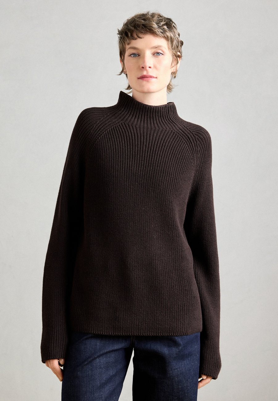 Джемпер Marc O'Polo LONGSLEEVE STAND UP COLLAR, Dark Coffee/Dark Brown
Джемпер Marc O'Polo LONGSLEEVE STAND UP COLLAR, Dark Coffee/Dark Brown