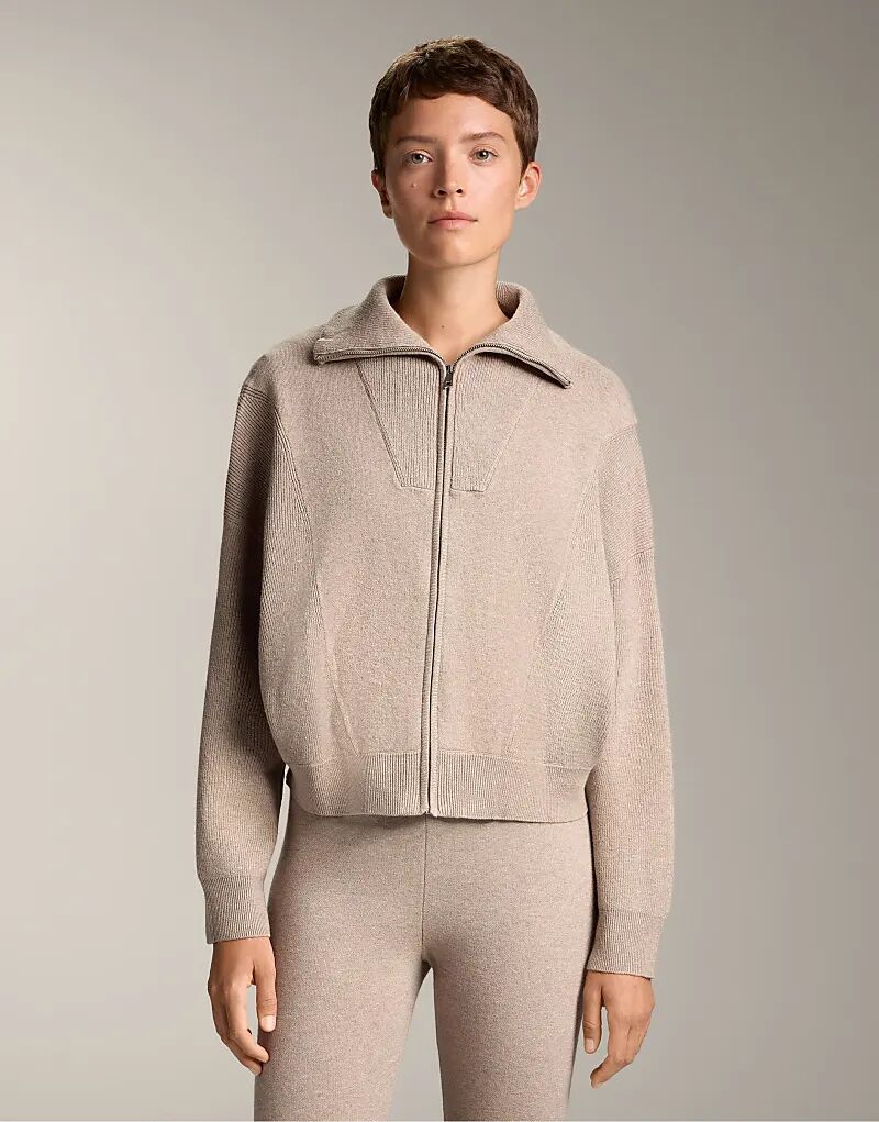 Трикотажная куртка OYSHO с воротником-стойкой из мягкой норки
Трикотажная куртка OYSHO с воротником-стойкой из мягкой норки