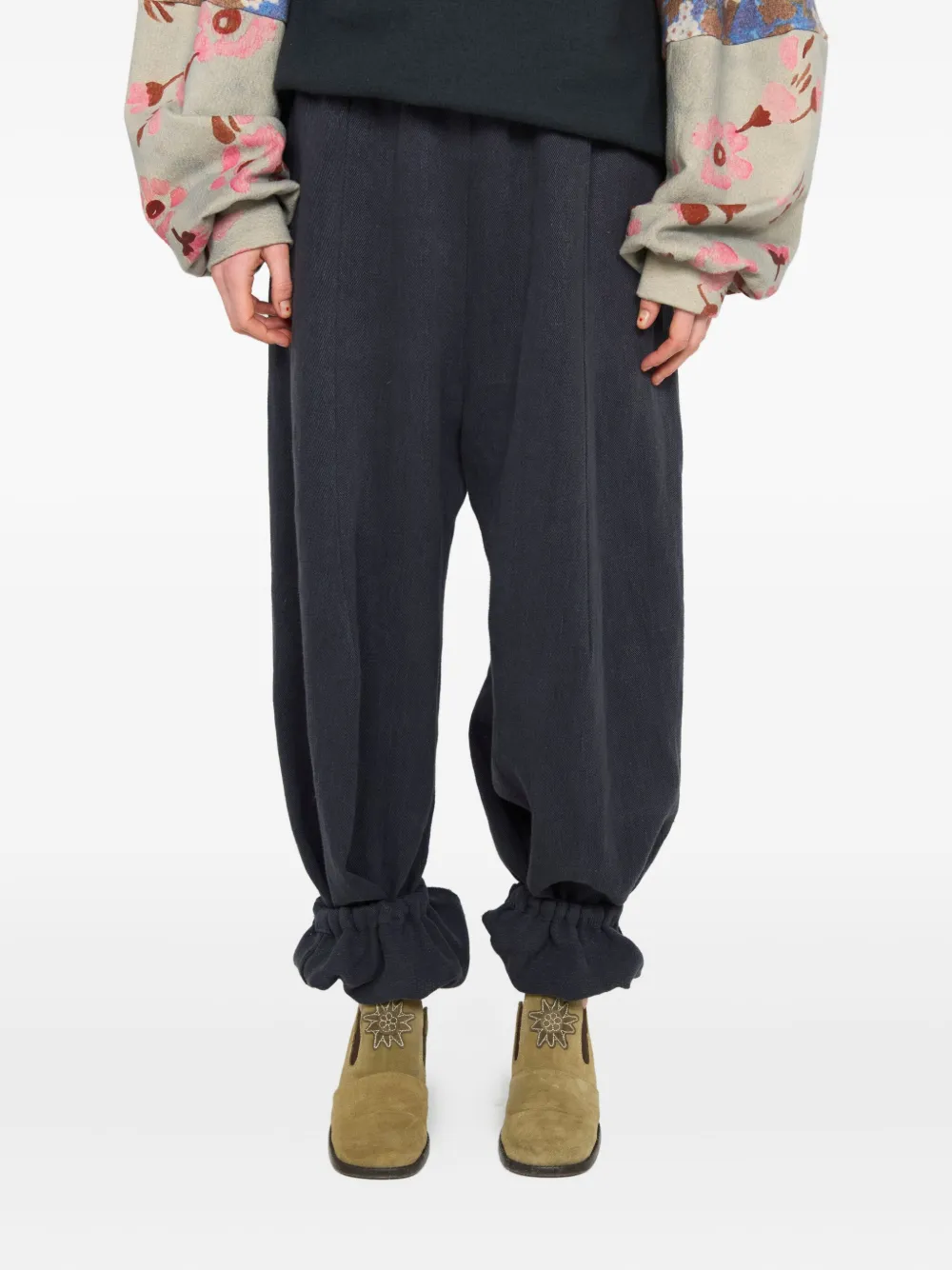 Брюки со складками Anntian, черный
Брюки со складками Anntian, черный