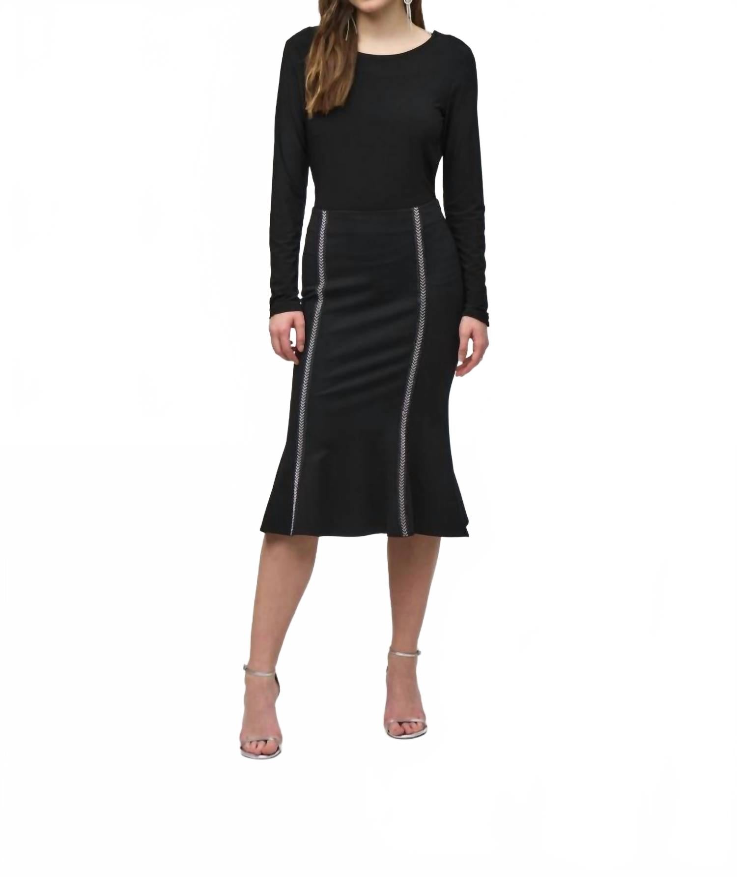 Черная юбка-труба с отделкой из страз Joseph Ribkoff
Черная юбка-труба с отделкой из страз Joseph Ribkoff