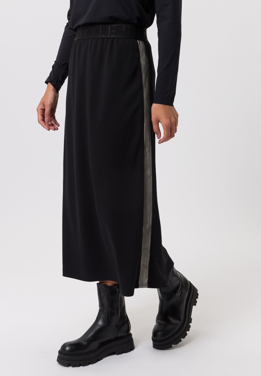 Юбка TUZZI A-line skirt, Schwarz/Black
Юбка TUZZI A-line skirt, Schwarz/Black