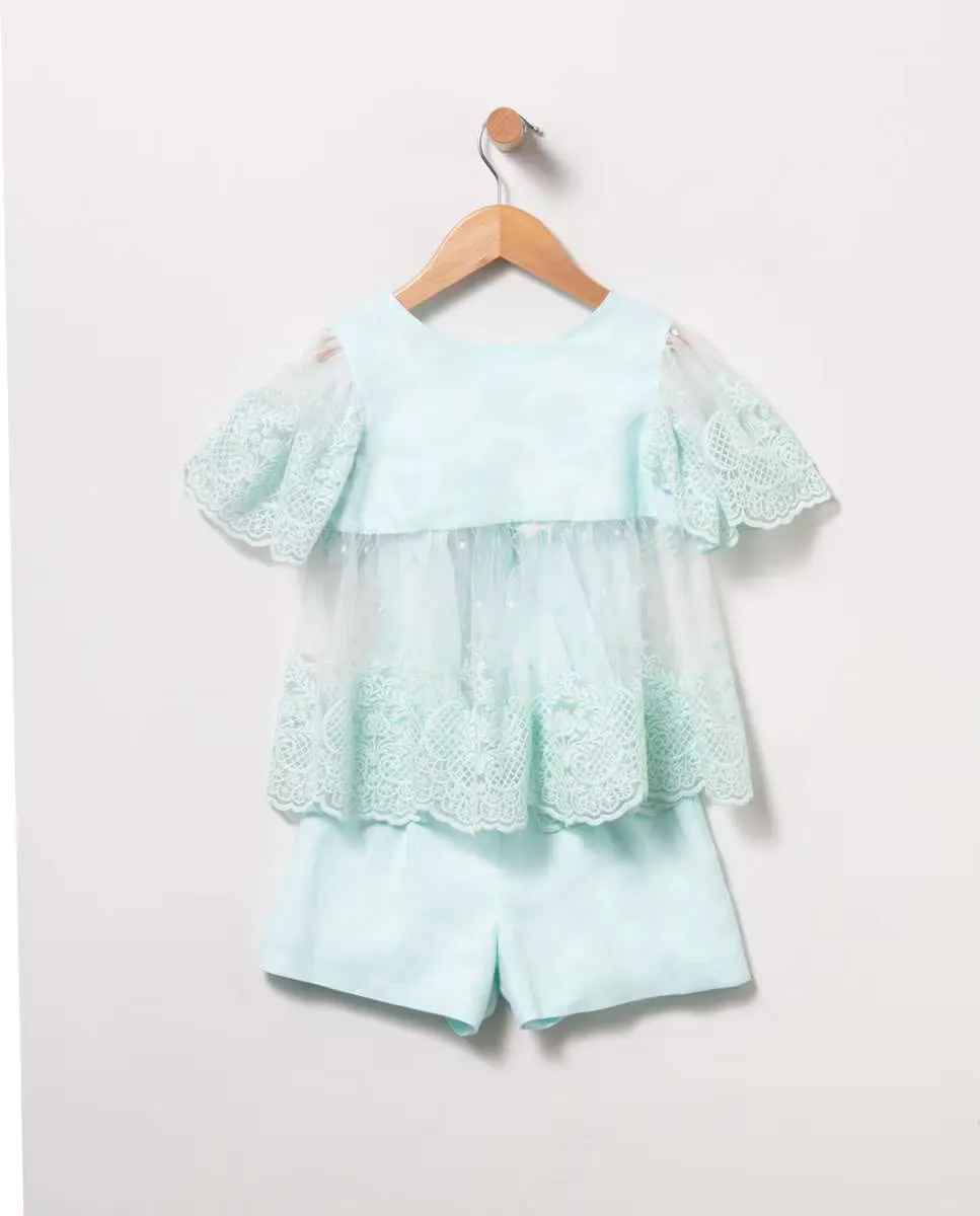 Комплект для девочки из кружевной блузки и шорт Coco Acqua, бирюзовый
Комплект для девочки из кружевной блузки и шорт Coco Acqua, бирюзовый