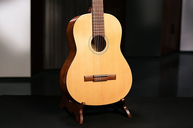 Акустическая гитара ORTEGA Classic Guitar
Акустическая гитара ORTEGA Classic Guitar