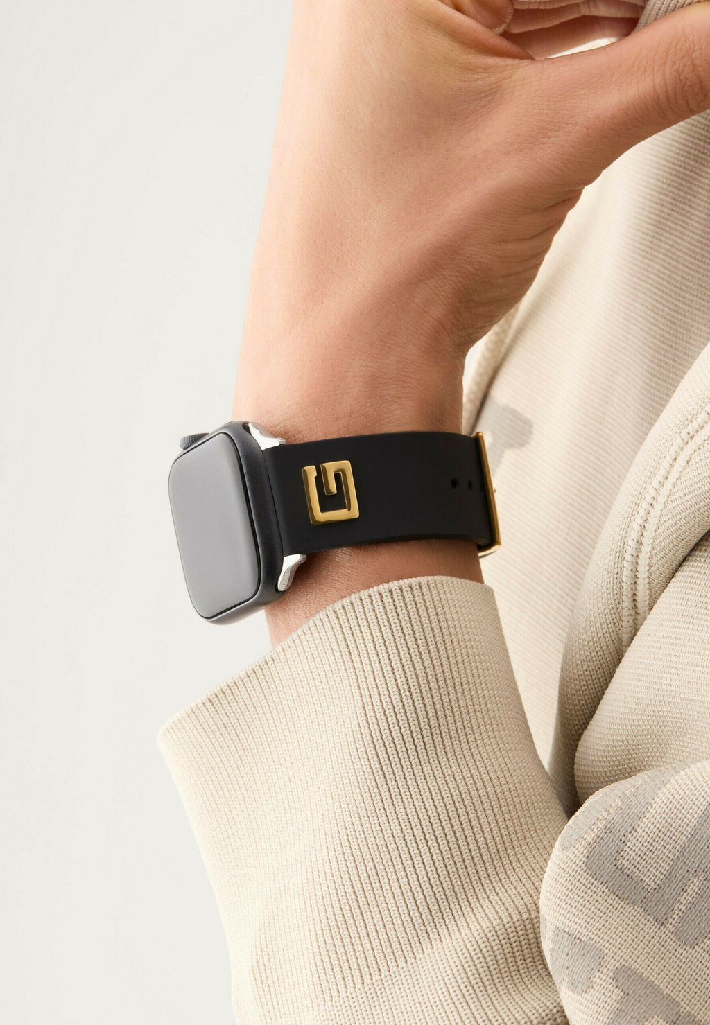 Ремешок для часов 42MM-44MM Guess, черный
Ремешок для часов 42MM-44MM Guess, черный