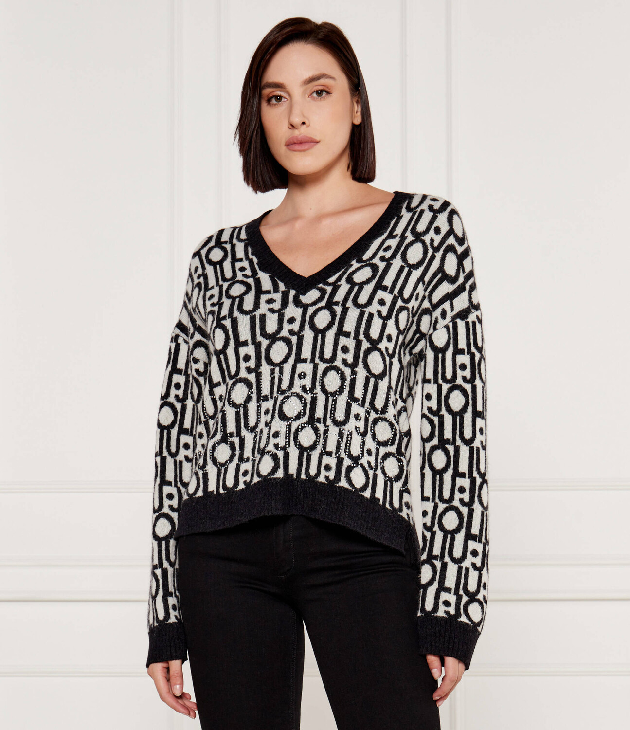 Свитер Liu Jo Loose fit, белый
Свитер Liu Jo Loose fit, белый