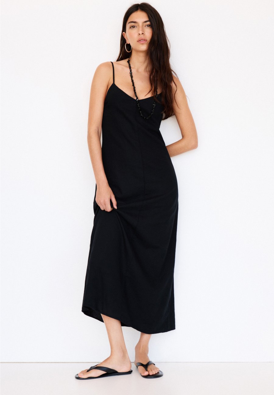 Платье PULL&BEAR Day dress, Black
Платье PULL&BEAR Day dress, Black
