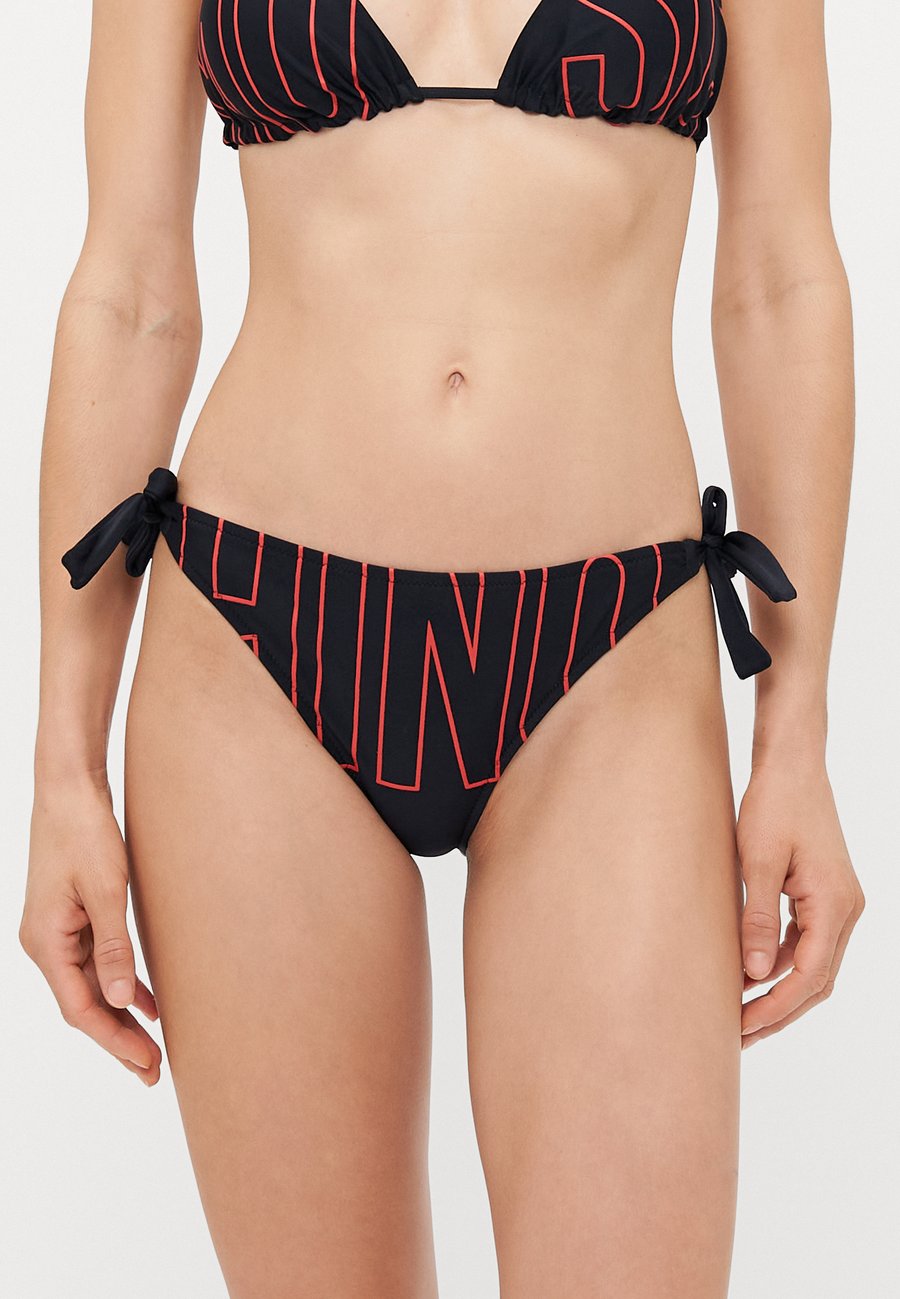 Низ бикини MOSCHINO SWIM SIDE TIE BRIEF, Black/Red/Black
Низ бикини MOSCHINO SWIM SIDE TIE BRIEF, Black/Red/Black