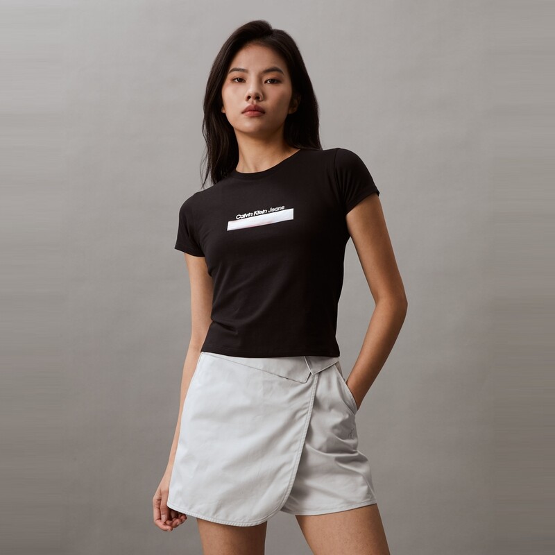 Футболка женская Calvin Klein Jeans с круглым вырезом и короткими рукавами, черный
Футболка женская Calvin Klein Jeans с круглым вырезом и короткими рукавами, черный